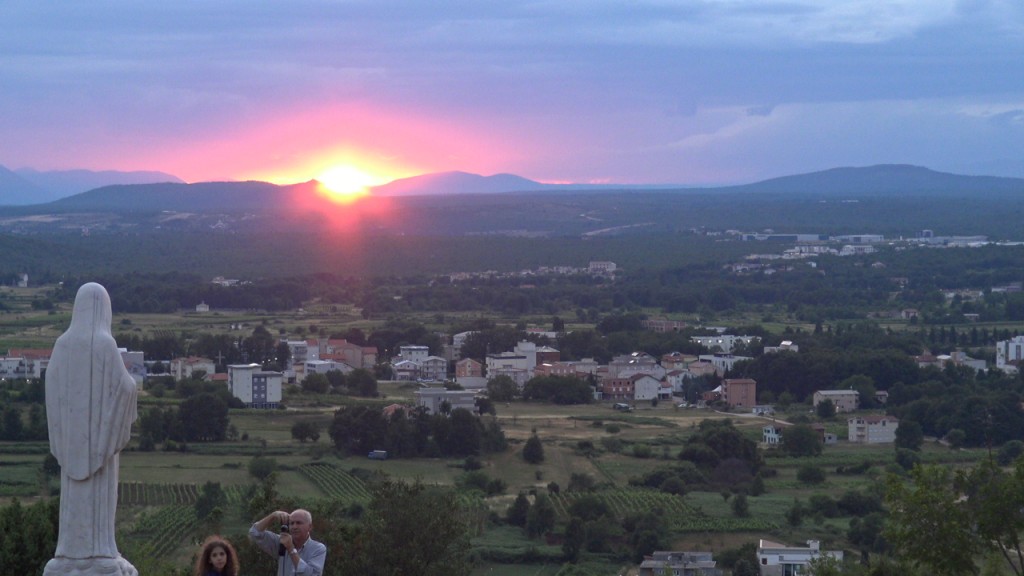 Medjugorje Live Apparition Of The Virgin Mary Queen Of Peace